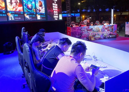 瞳夕解说杯晒照：明年又会是什么样的展开捏