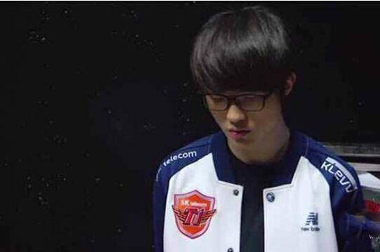 LNG赛前返图：选手们神情轻松 Zika Scout GALA面露笑容